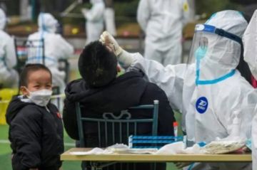 China confina a medio millón de personas por un brote de covid en un motor económico
