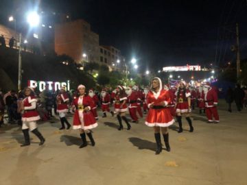 Potosí vivió la entrada navideña y recibió al Tren de la Navidad