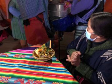 Hubo variosasistentes que ofrecieron picana y chocolate caliente.
