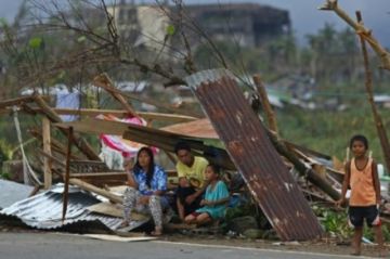 Aumenta a 388 el número de muertos por el tifón en Filipinas