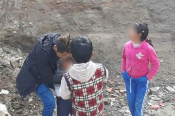 Los menores estaban encerrados en su casa.