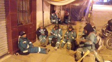 Las actividades de limpieza extraordinaria tendrán su tarea en las ferias y comercios con personal de emergencia. FOTO: EMAP