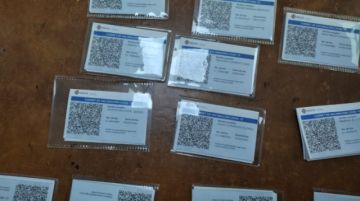¿Cómo verificaron que los 18 documentos de vacuna son clonados? Explica la Policía