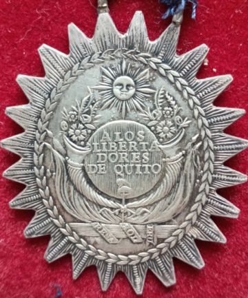 Medalla que le entregaron por la Batalla de Pichincha.