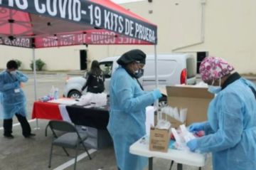 Abrumados por ómicron, en Texas se las ingenian para conseguir pruebas de covid