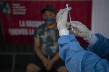 Los contagios en la tercera ola de la pandemia se desaceleran en Perú, pero los decesos suben