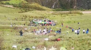 Perú: hay al menos 20 muertos al caer autobús a abismo en remota ruta