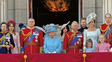 El despacho de la reina subrayó que ella está vacunada.