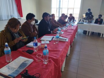 Se reunieron por varias horas para abordar las demandas. FOTO DDE