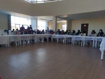 Se reunieron por varias horas para abordar las demandas. FOTO DDE