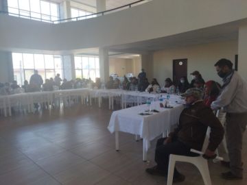 Se reunieron por varias horas para abordar las demandas. FOTO DDE
