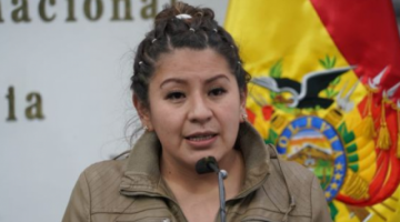 Reportan que médica de la cárcel que minimiza salud de Áñez es militante del MAS y dice que Del Castillo es "capísimo"