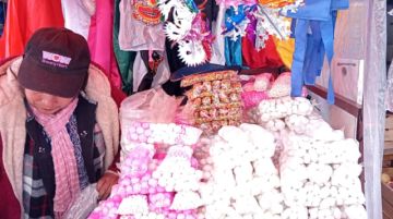 Comerciantes ofertan productos de carnaval este fin de semana