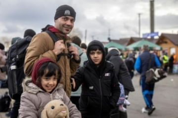 De una guerra a otra, un refugiado afgano en Ucrania huye a Polonia ante el avance ruso