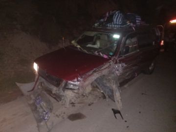 La colisión frontal sucedió en el sector del Motel Papi Rico, donde uno de los conductores invadió carril, de acuerdo con el reporte preliminar. 
