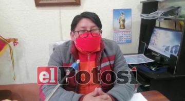 Padres de familia de la escuela Quijarro se organizan para clases esporádicas