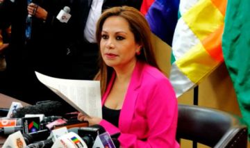 La Fiscalía amplía imputación contra exministra Lizárraga por envío de armamento no letal en 2019
