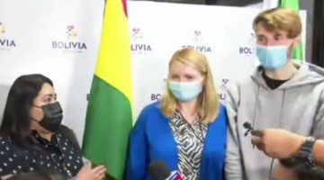 Bolivia recibe a la pareja de refugiados ucranianos que fue echada ayer por funcionarios de Migración