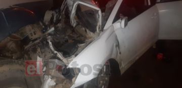 Vehículo se estrella contra un tráiler y deja un muerto en Norte Potosí