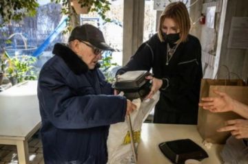 Restaurantes de lujo en Kiev cambian el caviar por la comida gratuita