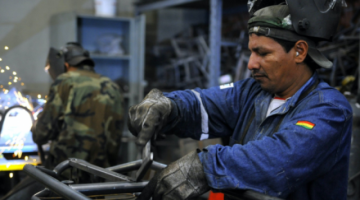 La COB se abre a discutir el incremento salarial y la estabilidad laboral con empresarios