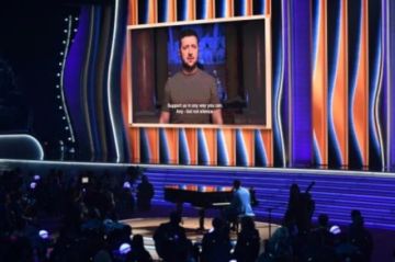 Presidente de Ucrania, Volodimir Zelenski, habla en un video en la gala de los Grammy