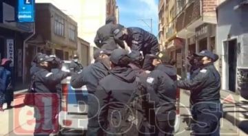 Intendencia en la ciudad de Potosí recupera espacios peatonales