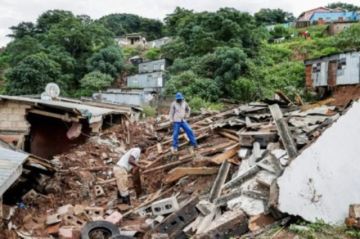 Reportan que hay más de 250 muertos por las peores inundaciones en décadas en Sudáfrica