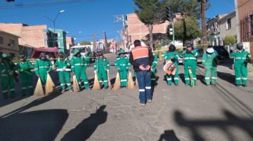 A lo largo del recorrido, principalmente mistura era arrojada en las imágenes que recorrieron el centro de la ciudad.