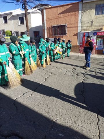 A lo largo del recorrido, principalmente mistura era arrojada en las imágenes que recorrieron el centro de la ciudad.