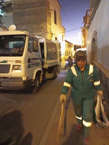 A lo largo del recorrido, principalmente mistura era arrojada en las imágenes que recorrieron el centro de la ciudad.