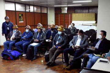 La reunión en el ministerio.