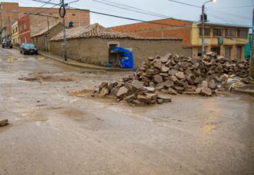 Alcaldía afirma que está ejecutando bacheos, cambiando luminarias y coordinando con distritos