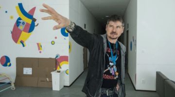 Un fotógrafo ruso acoge a refugiados ucranianos en Praga