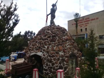 Monumento al Minero revolucionario y el Teatro de los Trabajadores Mineros, Siglo XX.