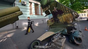 Una exhibición de trofeos de guerra en Kiev provoca reacciones encontradas