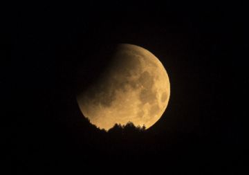 Así se vio la luna desde diferentes lugares del continente.