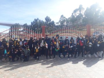 Cerca de 70 alumnos, padres de familia y personal de la escuela con EMAP procedieron a la tarea la jornada de sábado.