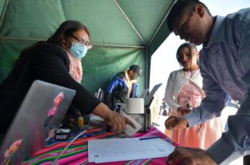 De las 34 parejas, 20 son de la región potosina y 14 son del interior del país, de varias ciudades.