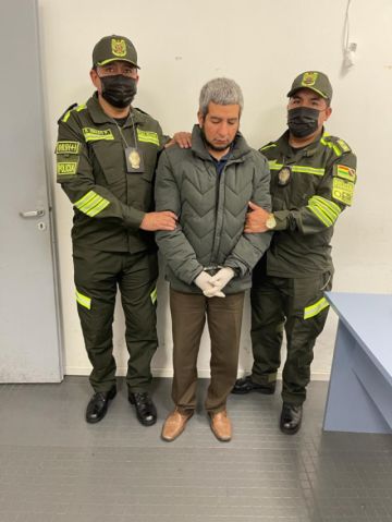 En medio del coronel Isnado y el teniente coronel Choque.