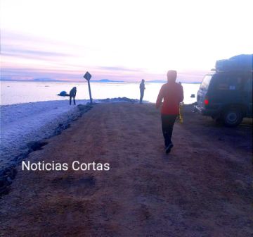 Las dos personas fueron salvadas por el personal de seguridad que resguarda la seguridad de los turistas