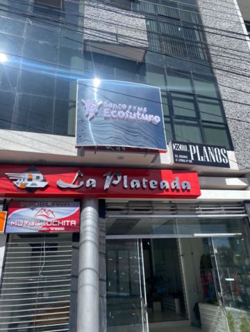 Está en la avenida Litoral.