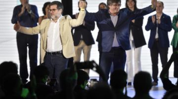 El independentista catalán Puigdemont deja la presidencia de su partido