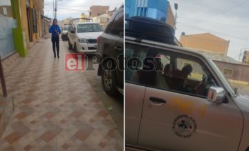Hubo muchos vehículos. A la izquierda, uno del Servicio Departamental de Caminos.