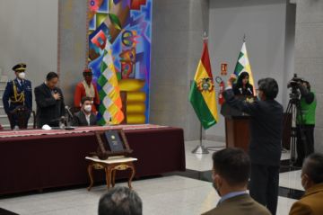 La posesión de la autoridad  de Comibol