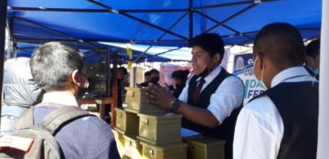 Estudiantes de los colegios con bachillerato técnico participaron de la Feria Bolivia Produce, como parte de las fases distritales 