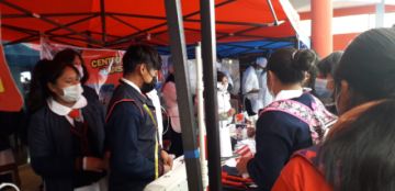 Estudiantes de los colegios con bachillerato técnico participaron de la Feria Bolivia Produce, como parte de las fases distritales 