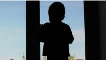 La Paz: Policía encuentra a niño que escapó de su casa utilizando una cuerda y colchones