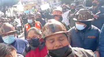 Trabajadores de la empresa que opera en Huayrani anuncian que no permitirán el cierre de operaciones