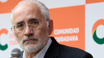Mesa repudia "conspiración" de autoridades de Salud contra Larrea y el Colegio Médico